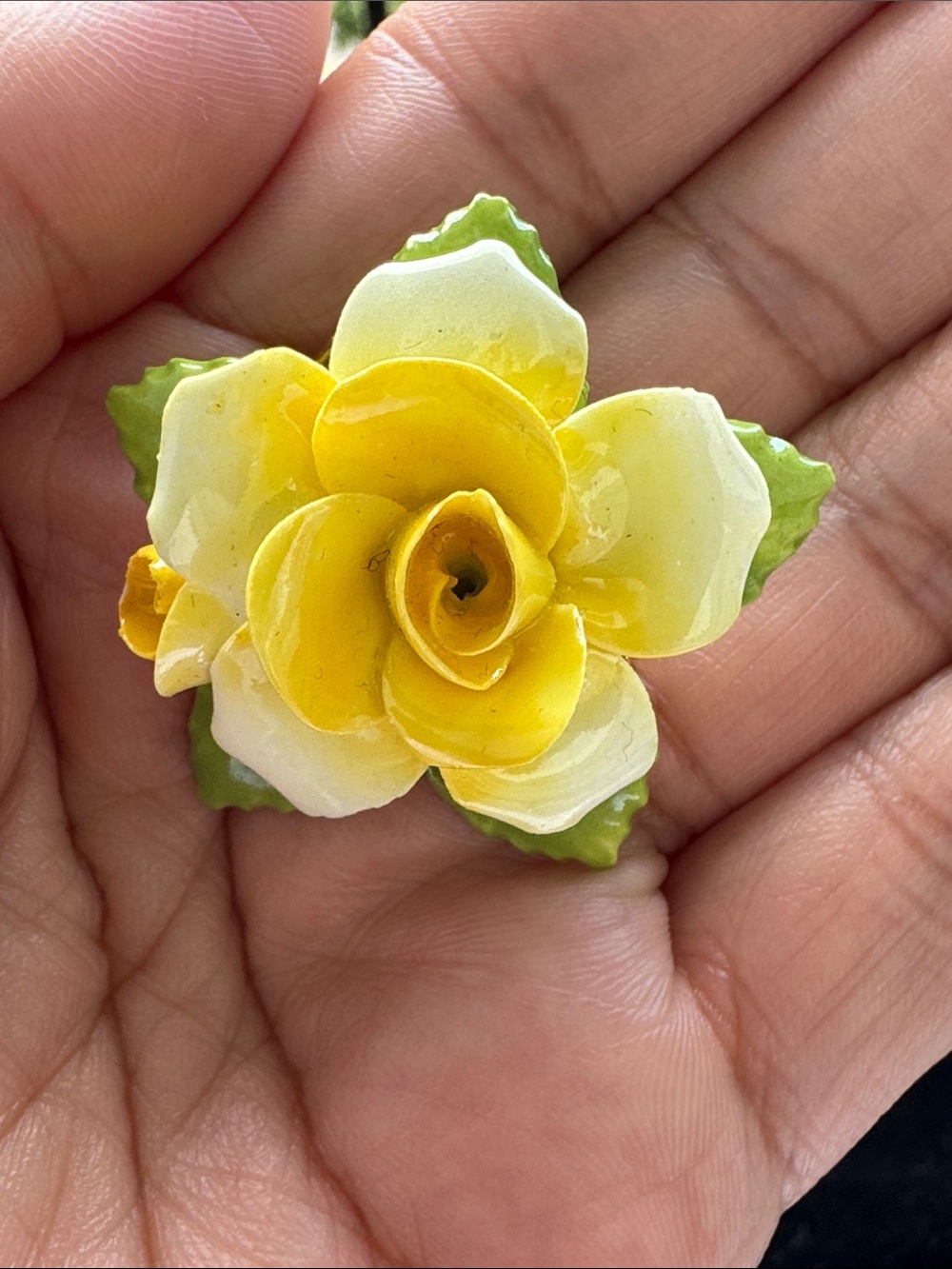 VINTAGE YELLOW PORCELAIN FLOWER BROOCH